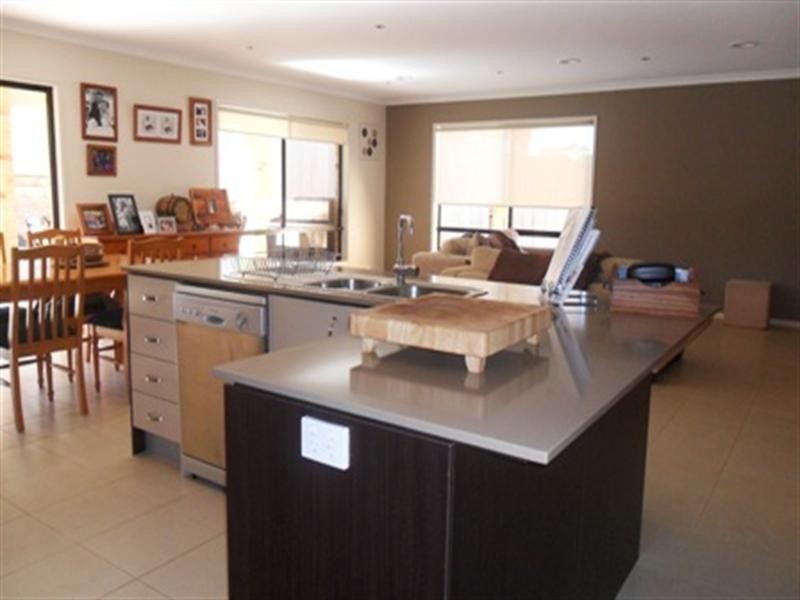 6 Head Court, Seymour VIC 3660