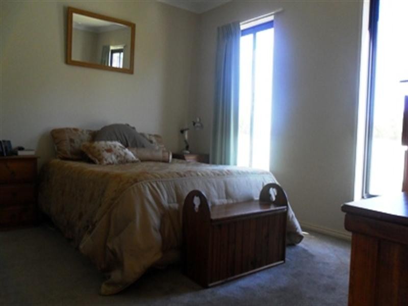 6 Head Court, Seymour VIC 3660