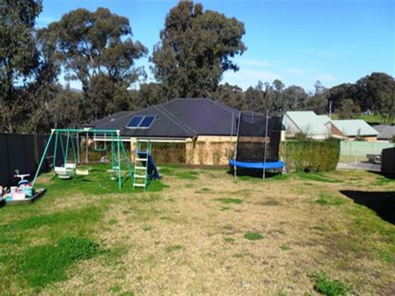 6 Head Court, Seymour VIC 3660