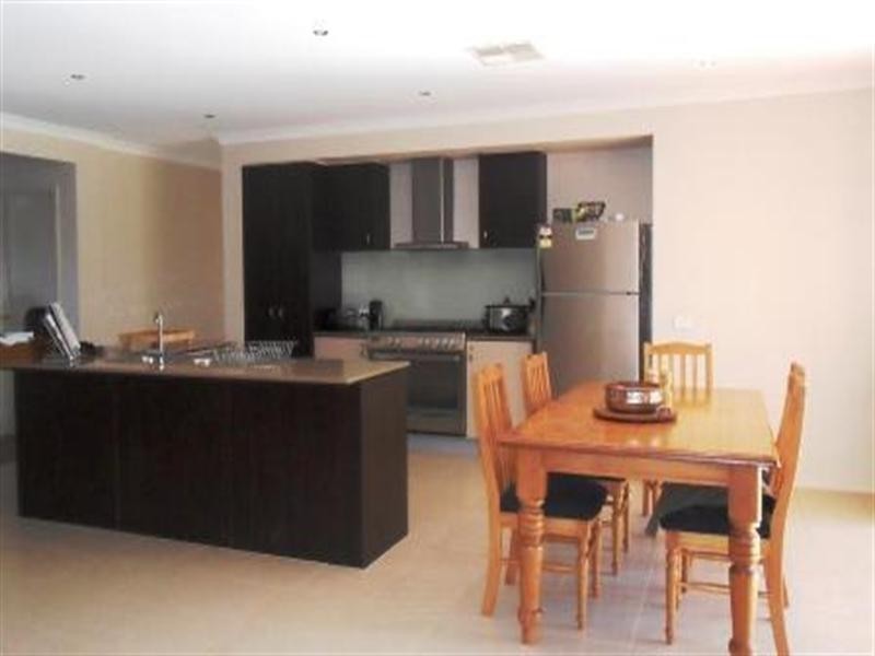 6 Head Court, Seymour VIC 3660