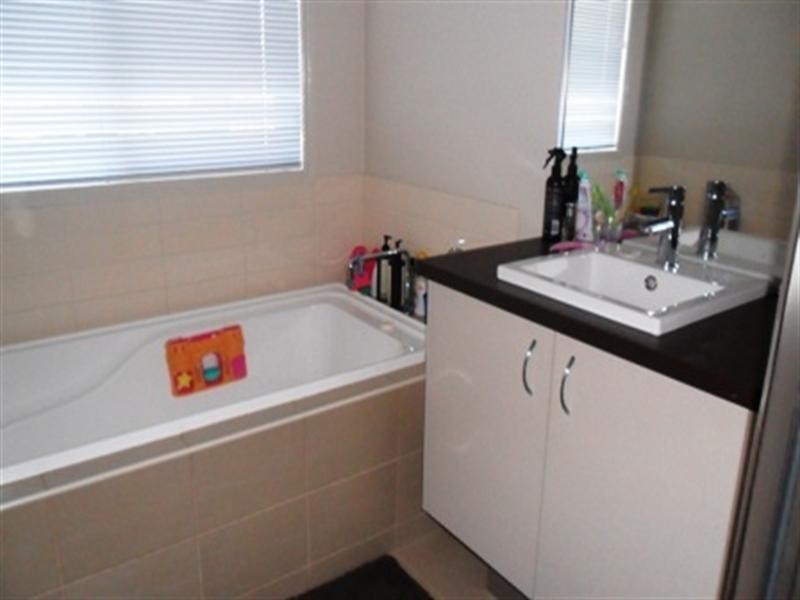 6 Head Court, Seymour VIC 3660