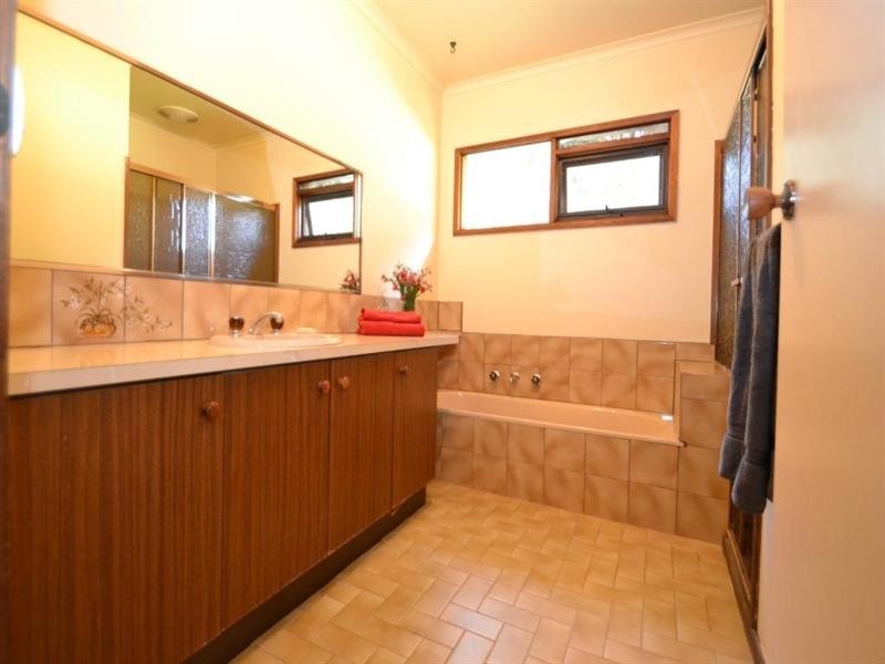 81 Redbank Road, Seymour VIC 3660