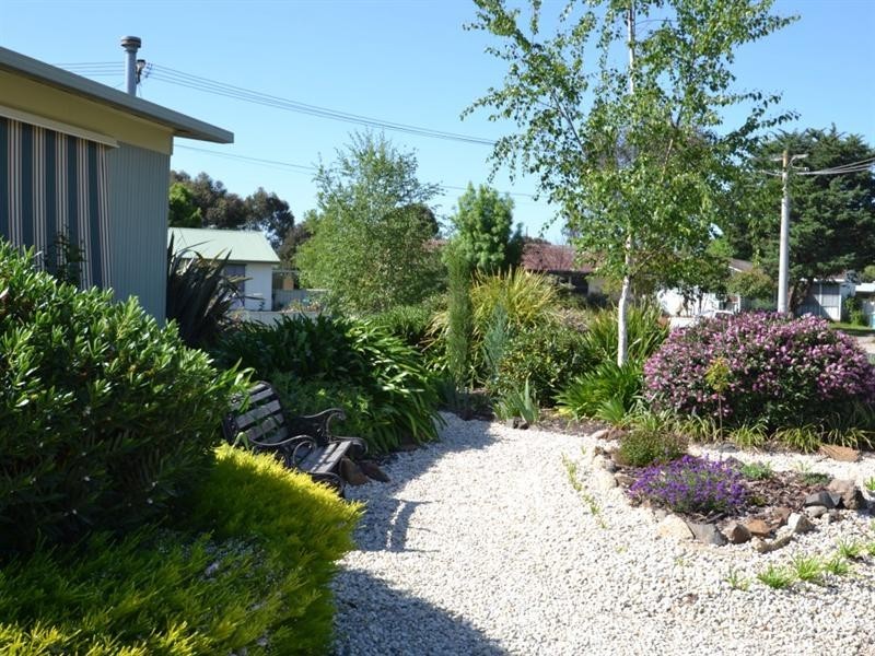 43 Martindale Crescent, Seymour VIC 3660