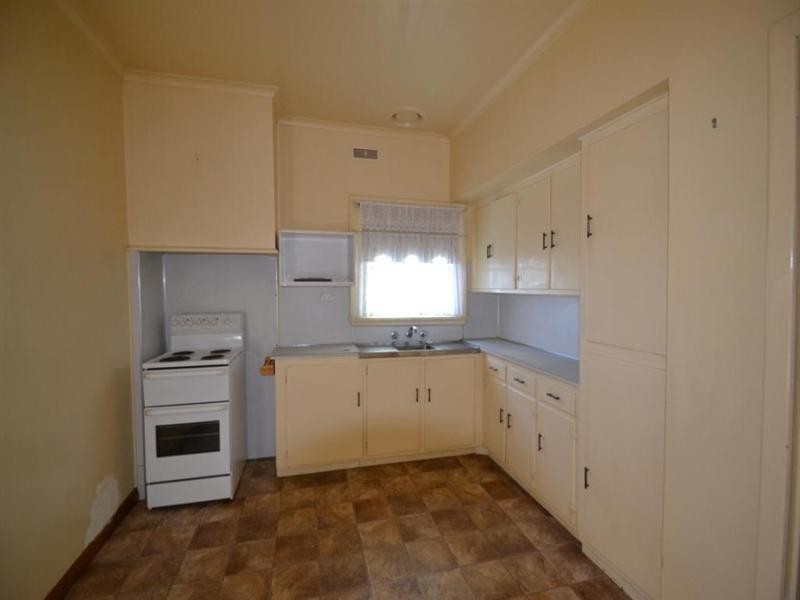 33 Delhi Street, Seymour VIC 3660