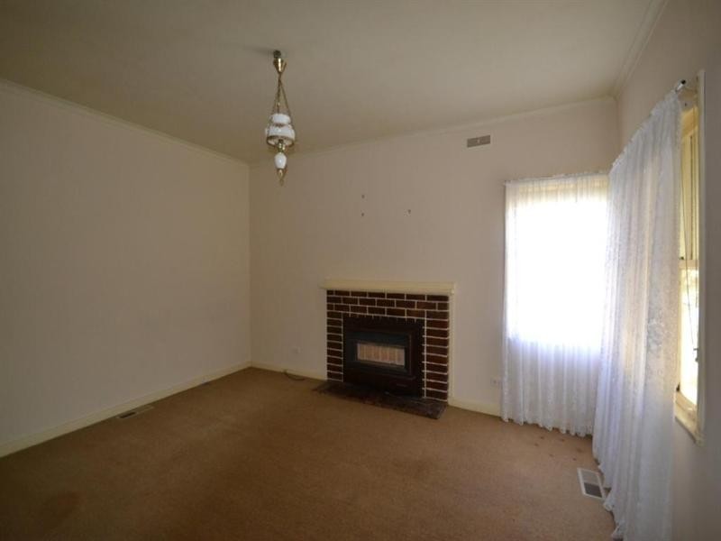 33 Delhi Street, Seymour VIC 3660