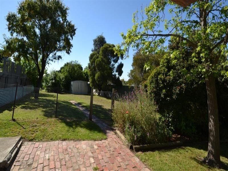 33 Delhi Street, Seymour VIC 3660