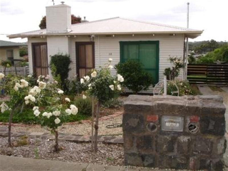 16 Heywood Crescent, Seymour VIC 3660