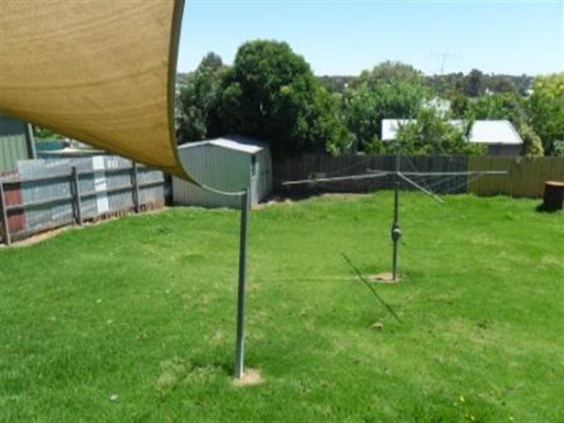 16 Heywood Crescent, Seymour VIC 3660