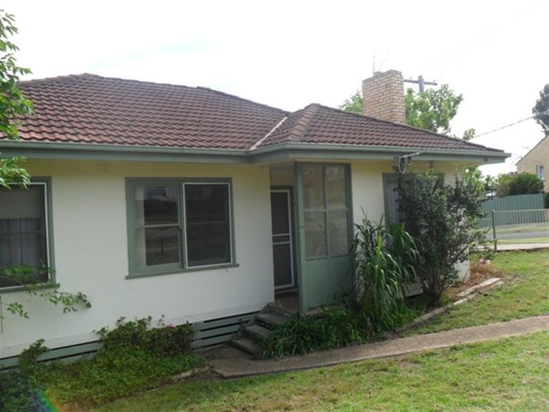 42 Chisholm Crescent, Seymour VIC 3660