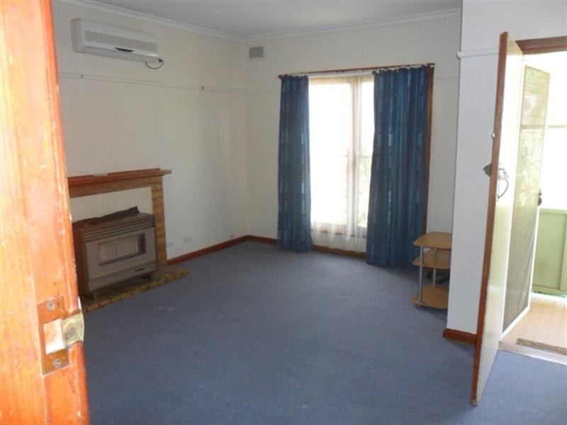 42 Chisholm Crescent, Seymour VIC 3660