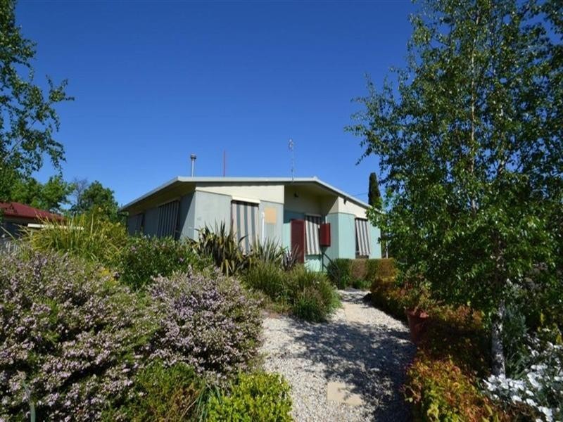 43 Martindale Crescent, Seymour VIC 3660