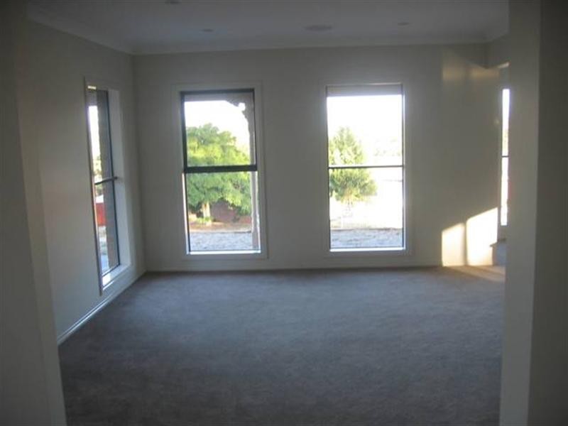 6 Clarey Avenue, Seymour VIC 3660