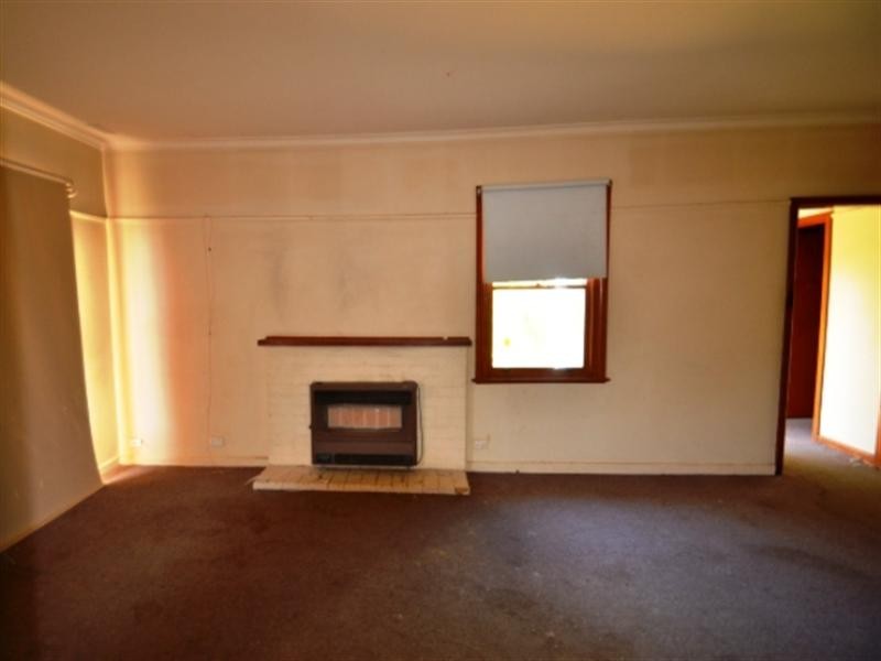52 Chisholm Crescent, Seymour VIC 3660