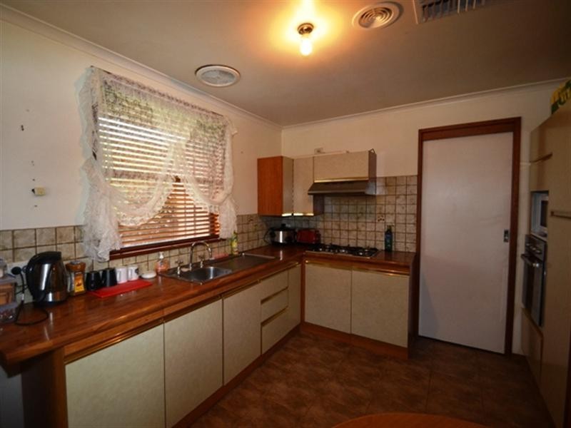 5 Hanley Crescent, Seymour VIC 3660