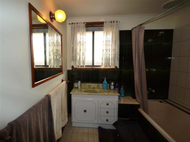 5 Hanley Crescent, Seymour VIC 3660