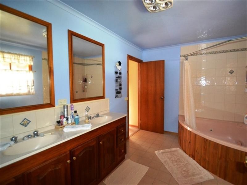 4 Hickey Court, Seymour VIC 3660