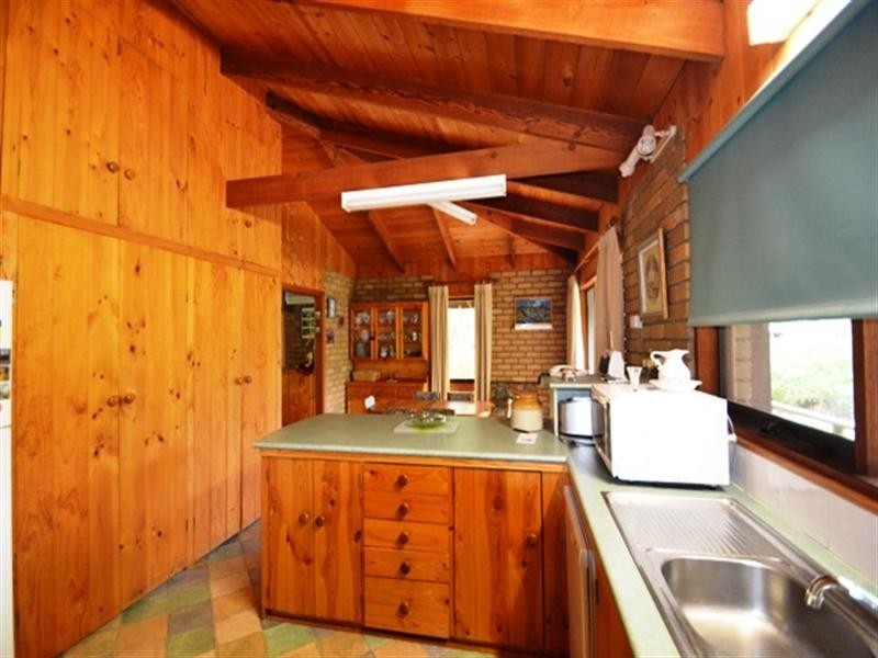 8 Jones Street, Avenel VIC 3664