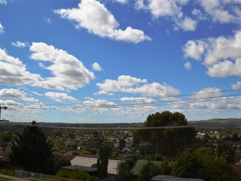 42 Monash Drive, Seymour VIC 3660