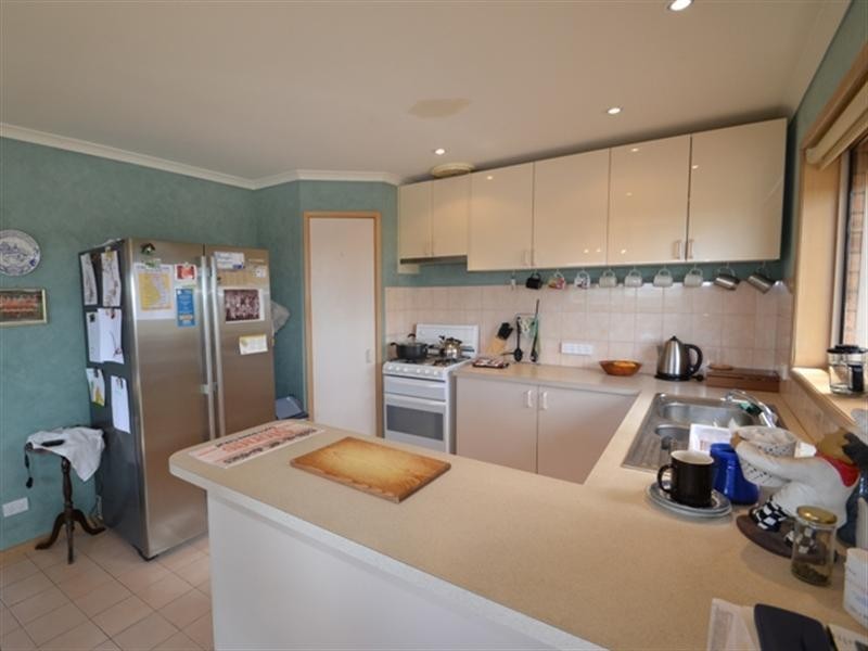 42 Monash Drive, Seymour VIC 3660
