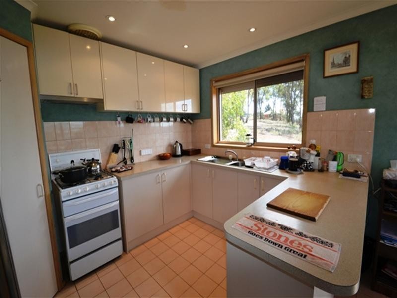 42 Monash Drive, Seymour VIC 3660