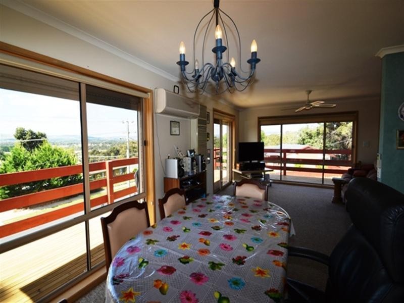 42 Monash Drive, Seymour VIC 3660