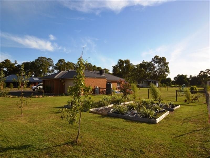 5-7 Scarlett Street, Avenel VIC 3664