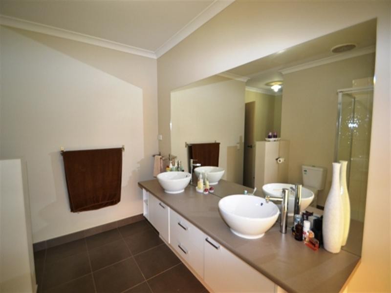 5-7 Scarlett Street, Avenel VIC 3664