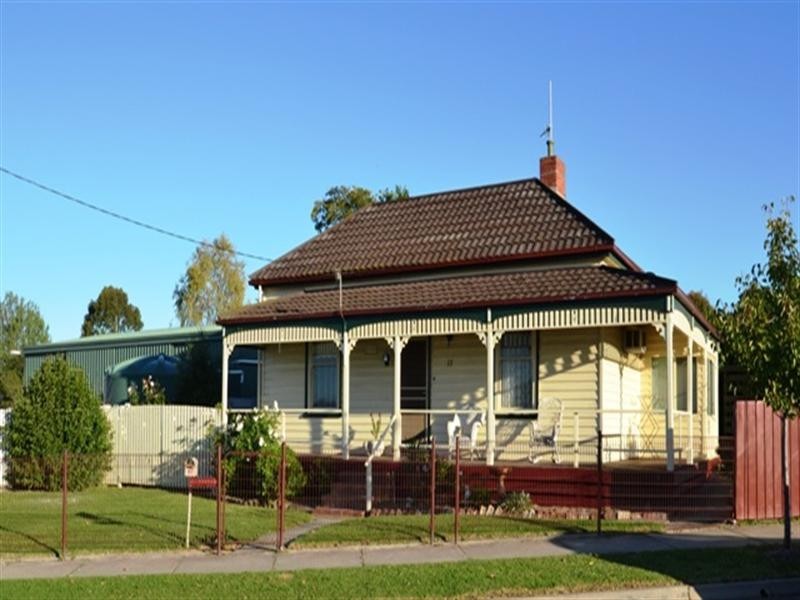 13 Gordon Crescent, Seymour VIC 3660