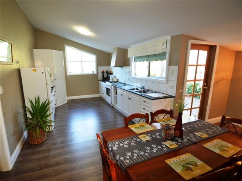 13 Gordon Crescent, Seymour VIC 3660