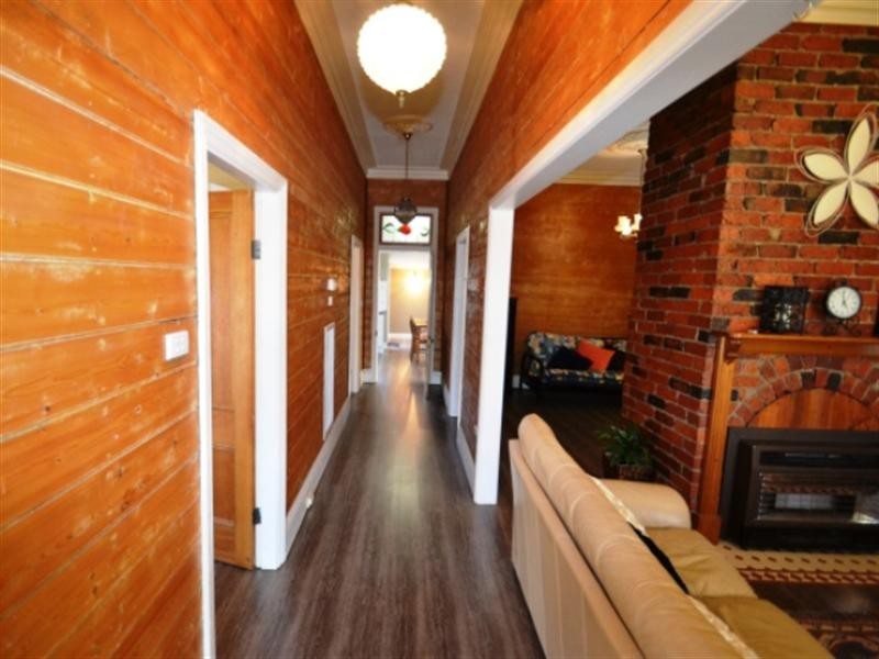 13 Gordon Crescent, Seymour VIC 3660