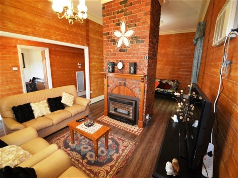 13 Gordon Crescent, Seymour VIC 3660