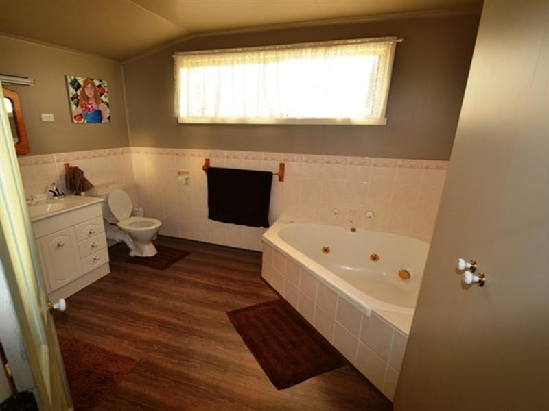 13 Gordon Crescent, Seymour VIC 3660