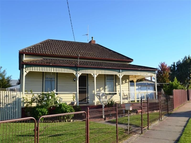 13 Gordon Crescent, Seymour VIC 3660