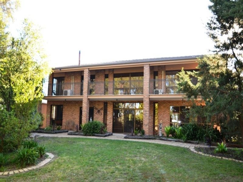 14 Mallett Crescent, Seymour VIC 3660