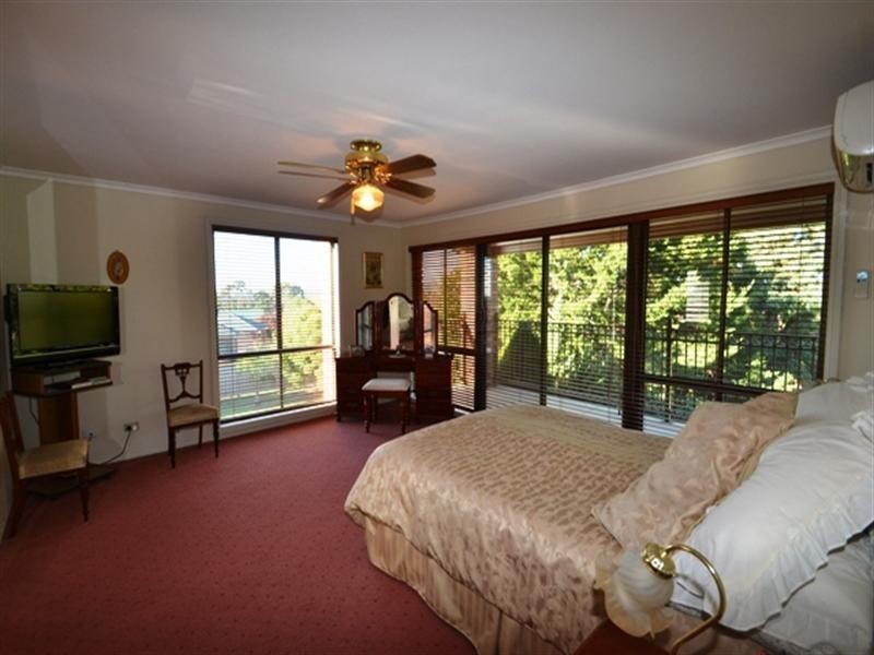 14 Mallett Crescent, Seymour VIC 3660