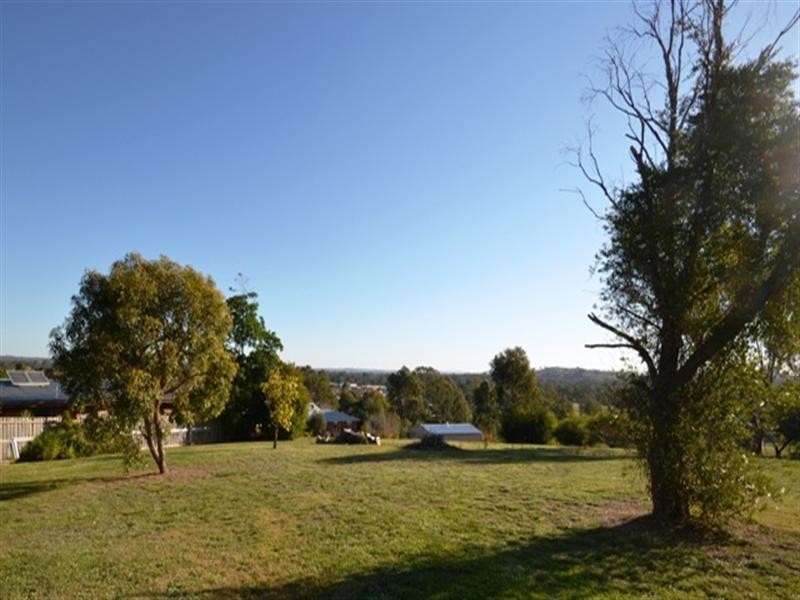 14 Mallett Crescent, Seymour VIC 3660