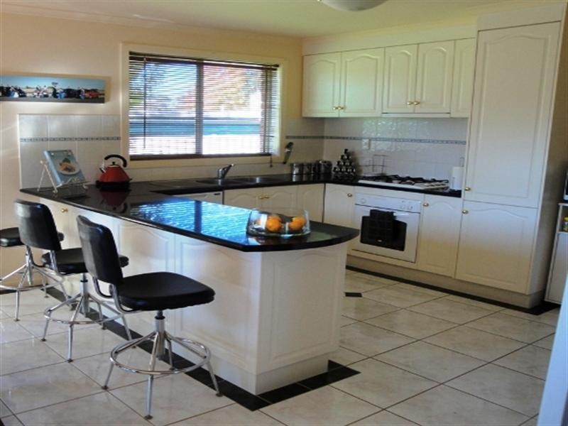 4 Heffey Court, Seymour VIC 3660