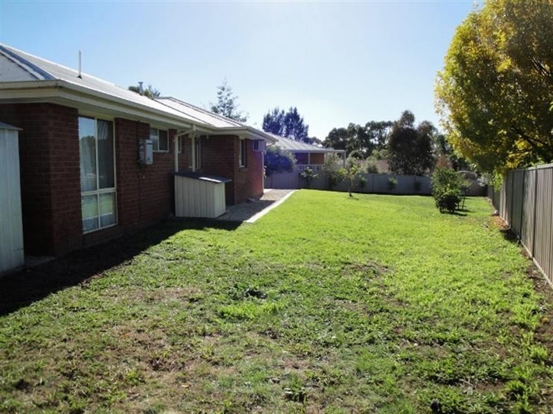 4 Heffey Court, Seymour VIC 3660