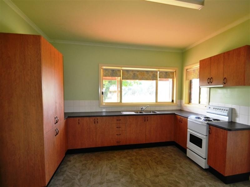 12 Longwood Road, Avenel VIC 3664