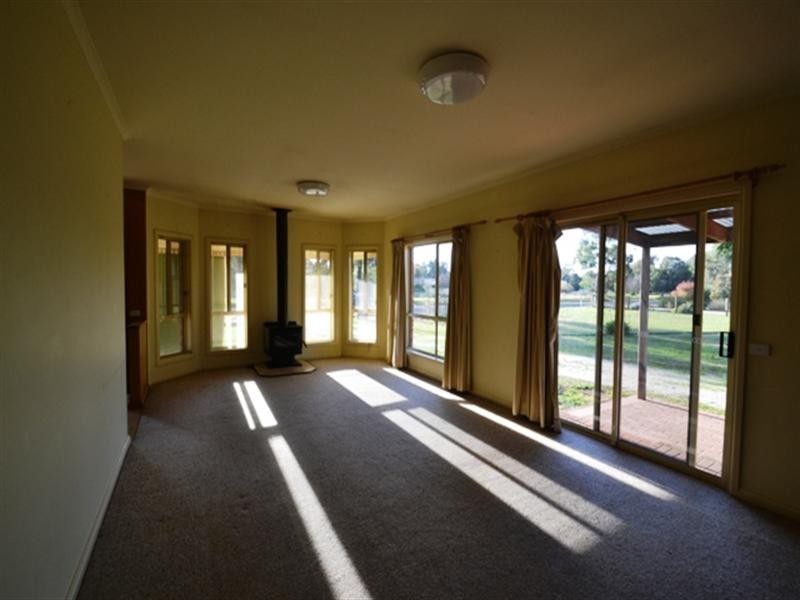 12 Longwood Road, Avenel VIC 3664