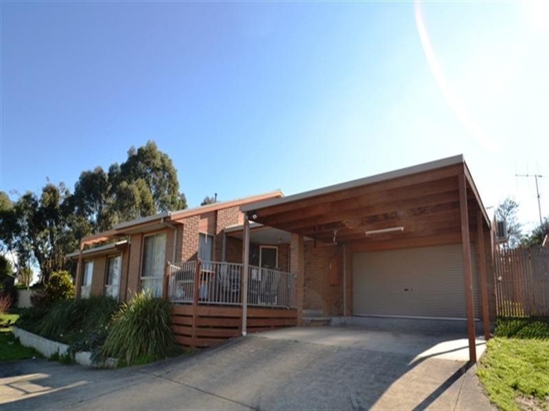 17 Hanley Crescent, Seymour VIC 3660