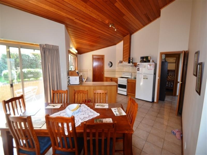 17 Hanley Crescent, Seymour VIC 3660