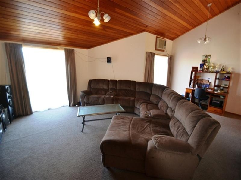 17 Hanley Crescent, Seymour VIC 3660