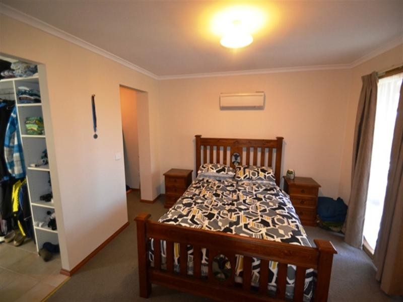 17 Hanley Crescent, Seymour VIC 3660