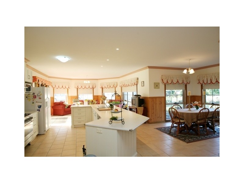 3 Kiaman Close, Bushfield VIC 3281