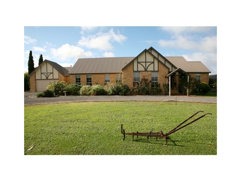 3 Kiaman Close, Bushfield VIC 3281