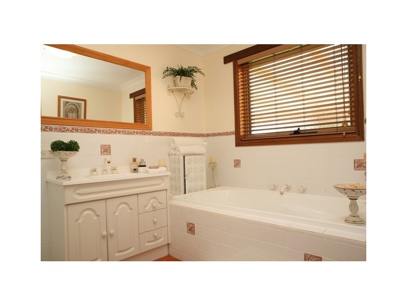 3 Kiaman Close, Bushfield VIC 3281