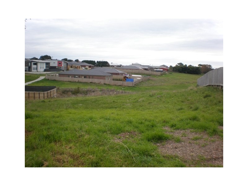 8 Renoir Drive, Warrnambool VIC 3280