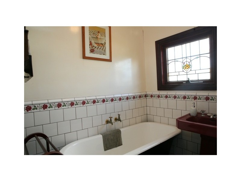 31 Hopkins Highway, Bushfield VIC 3281