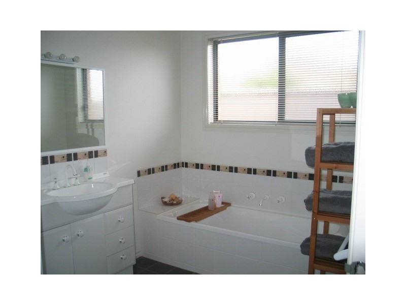 9 Maycarn Court, Warrnambool VIC 3280